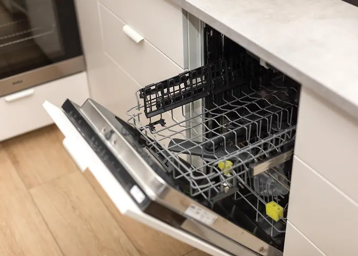 Ecru Spacious Modern With Skyline View Wwa13