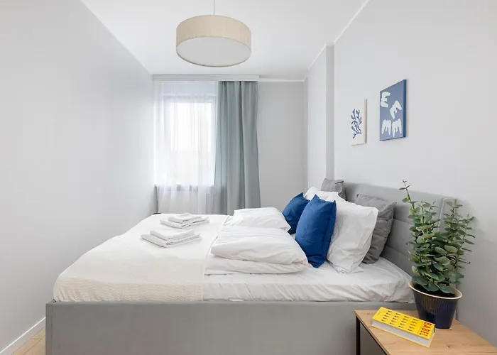 Ecru Spacious Modern With Skyline View Wwa13 * Warsaw