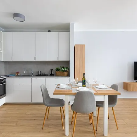 Ecru Spacious Modern With Skyline View Wwa13 وارسو